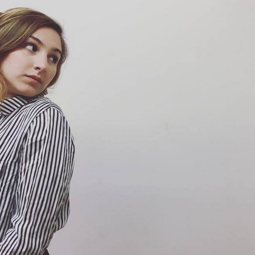 Meet your Posher, Caitlin